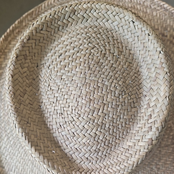 Stylish Tan Straw Hat Size Sm - Picture 4 of 5